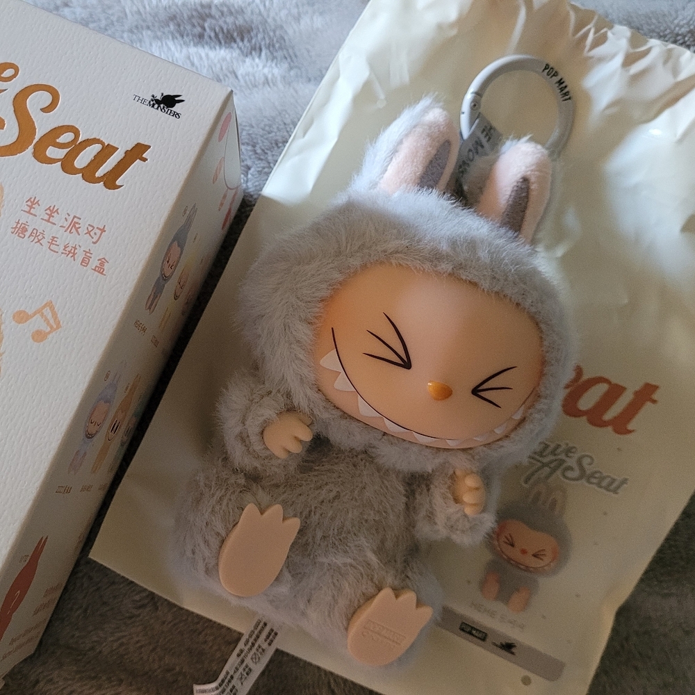 Labubu Hehe Have A Seat Brand New In(open) Box